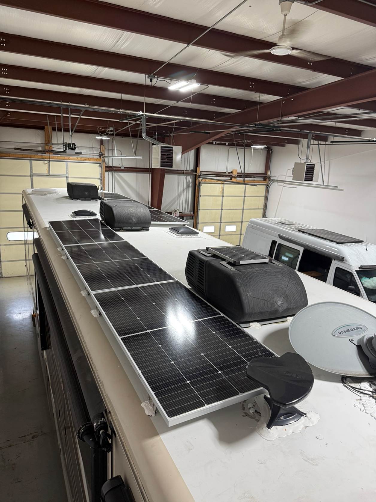 2015 Fleetwood Discovery with 1,500W rooftop solar installed by Solar Van Man